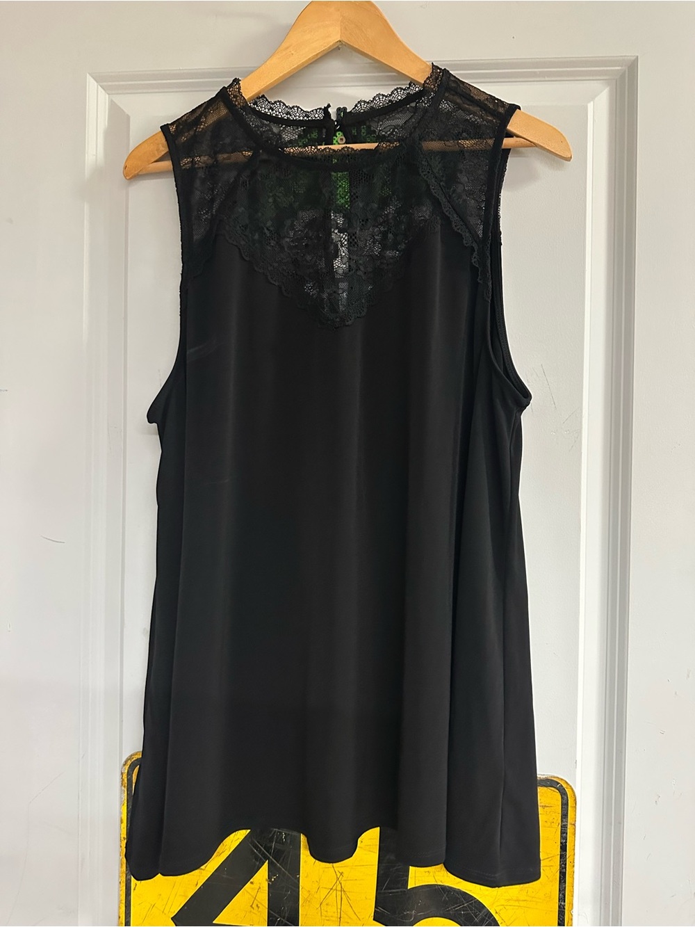Ladies Sleeveless Top